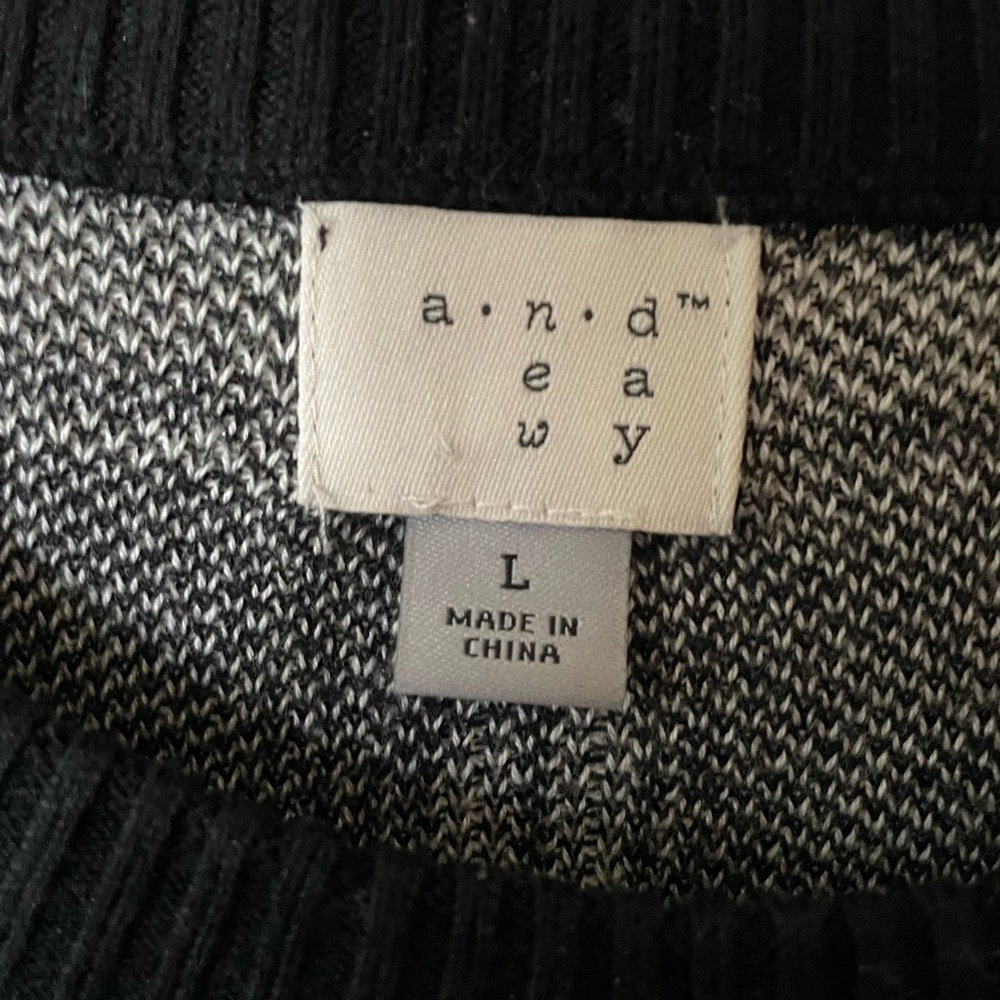 Men Sweater - Picture 2 of 6